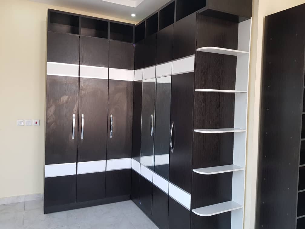 Modern Fitted Wardrobe in Lekki